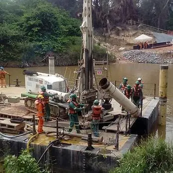Estaca raiz executada a partir de equipamento embarcado
